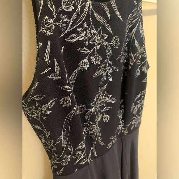 Le Château Girls’ Navy Fit & Flare Dress - Size XXS (Kids) - Picture 5 of 9